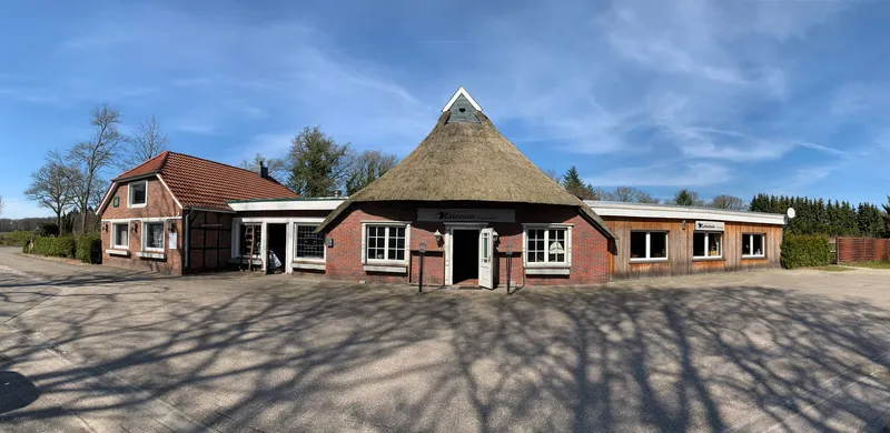 Das ehemalige Gewerbeobjekt Estancia Friesengeist vor dem Brand